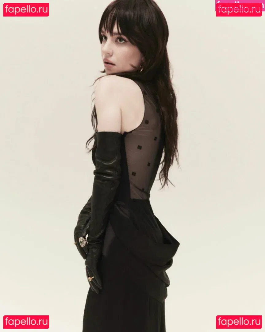 Sophie Thatcher Onlyfans Photo Gallery 