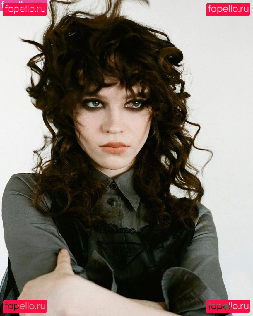 Sophie Thatcher Onlyfans Photo Gallery 