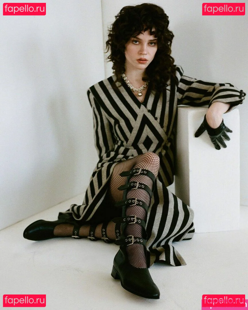 Sophie Thatcher Onlyfans Photo Gallery 