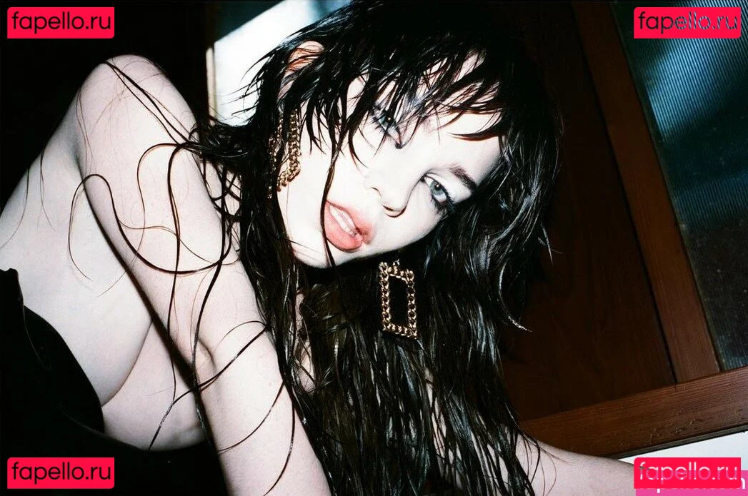 Sophie Thatcher Onlyfans Photo Gallery 