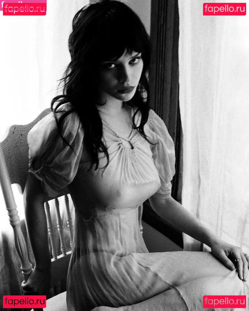 Sophie Thatcher Onlyfans Photo Gallery 