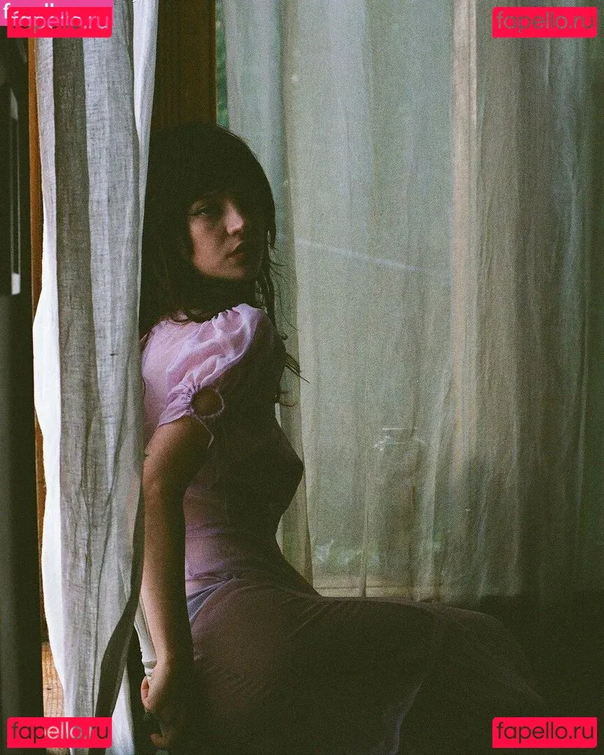 Sophie Thatcher Onlyfans Photo Gallery 