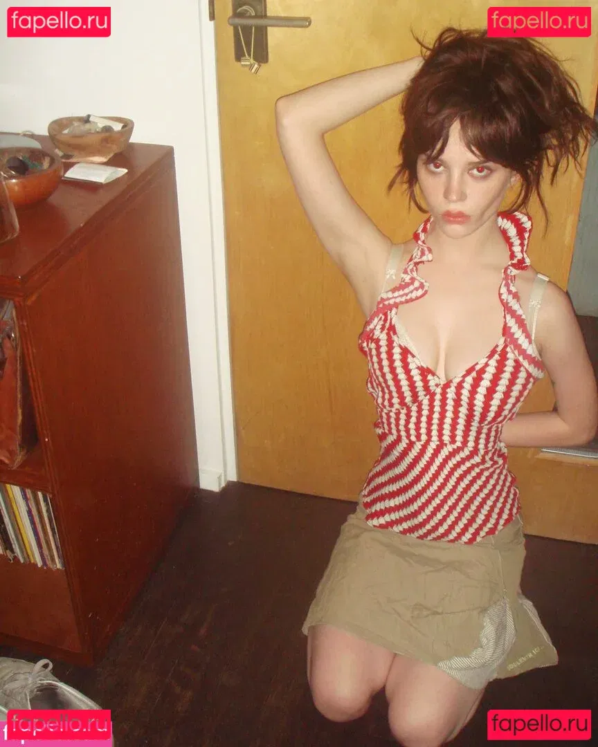 Sophie Thatcher Onlyfans Photo Gallery 