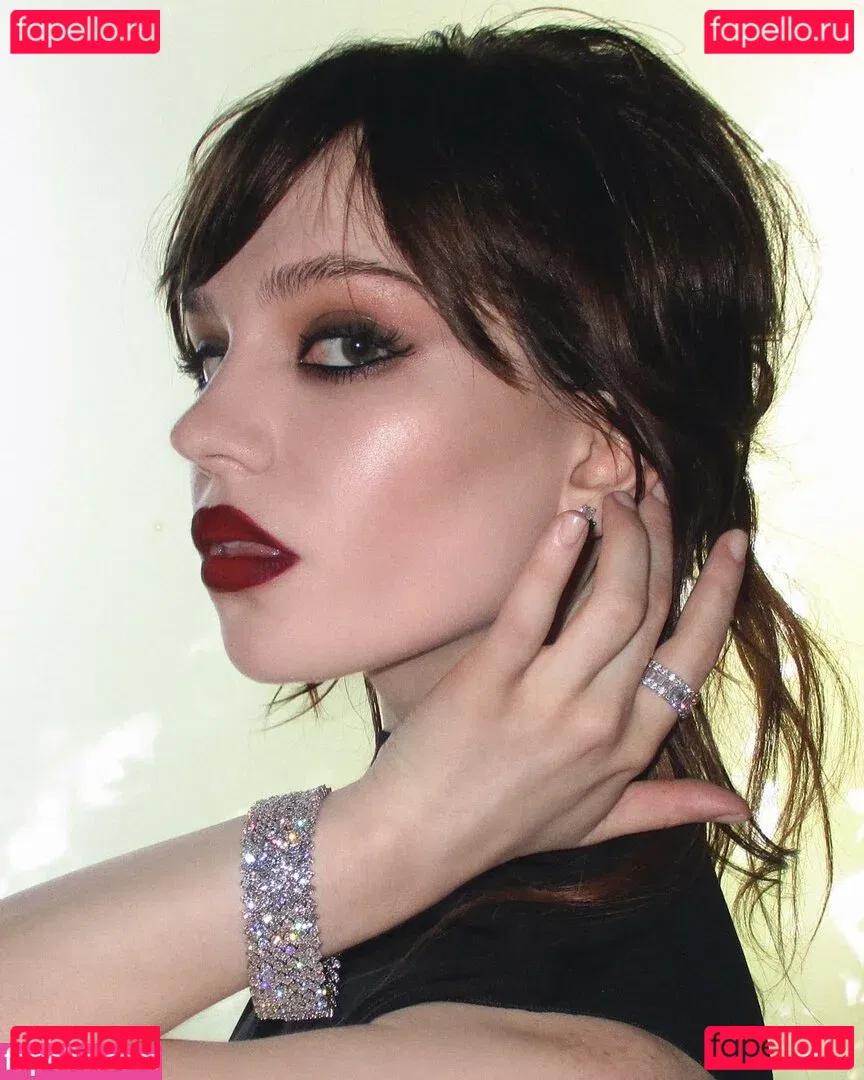 Sophie Thatcher Onlyfans Photo Gallery 