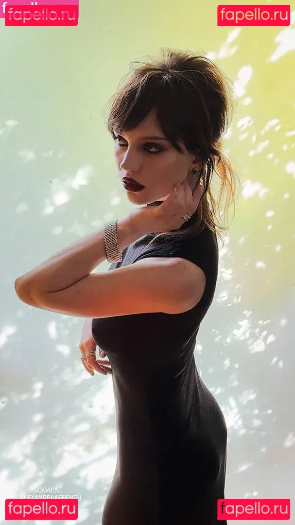 Sophie Thatcher Onlyfans Photo Gallery 