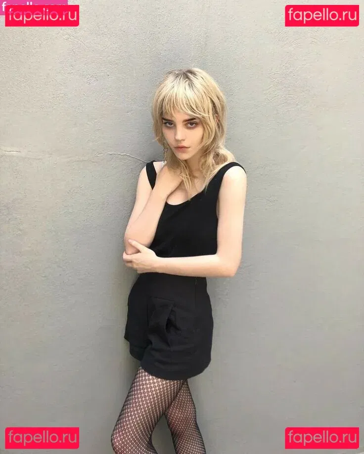 Sophie Thatcher Onlyfans Photo Gallery 