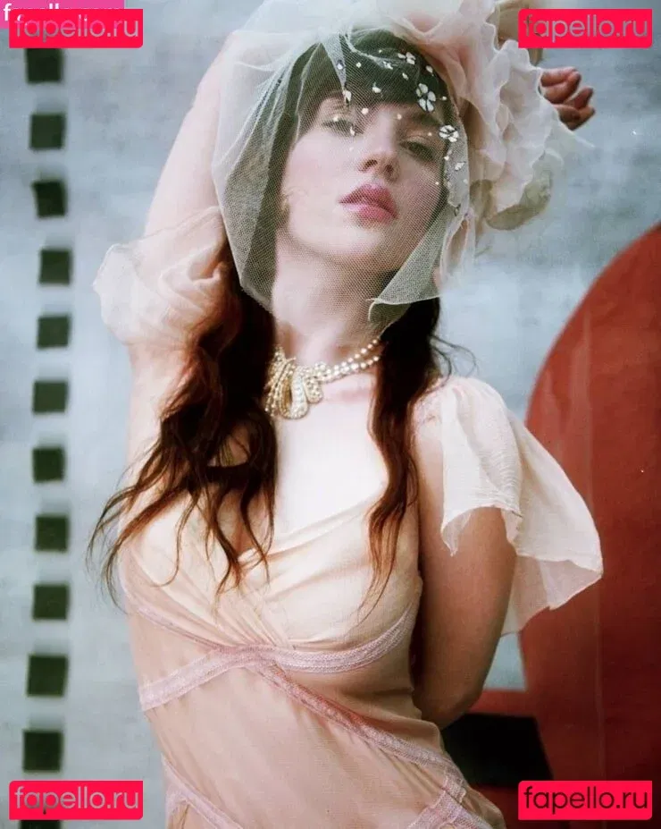 Sophie Thatcher Onlyfans Photo Gallery 