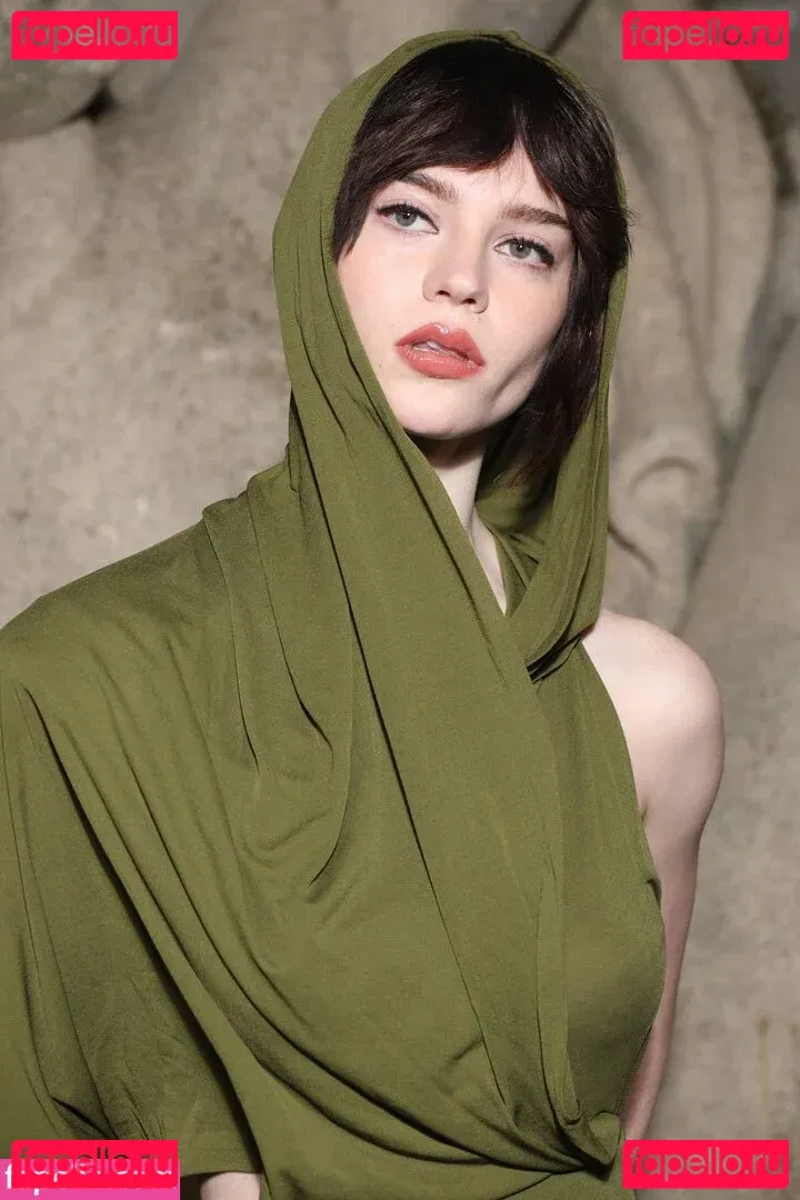 Sophie Thatcher Onlyfans Photo Gallery 