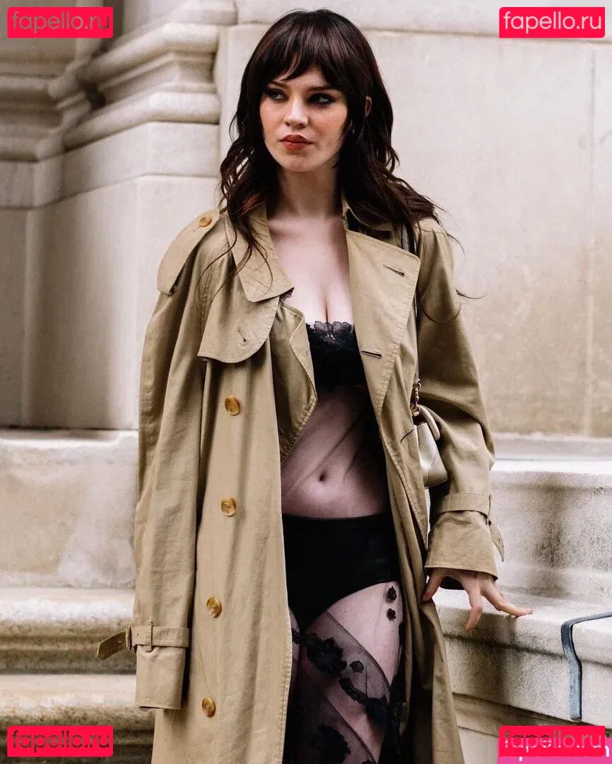 Sophie Thatcher Onlyfans Photo Gallery 