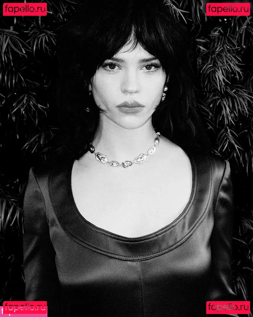 Sophie Thatcher Onlyfans Photo Gallery 