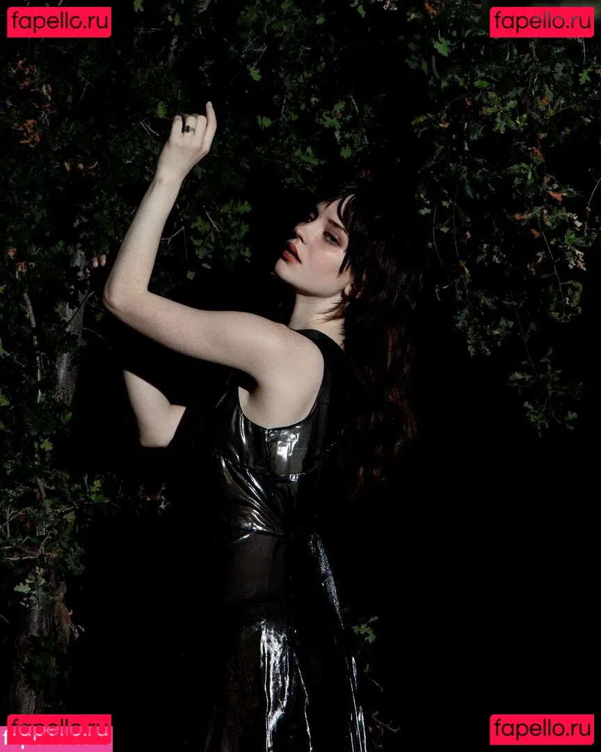 Sophie Thatcher Onlyfans Photo Gallery 