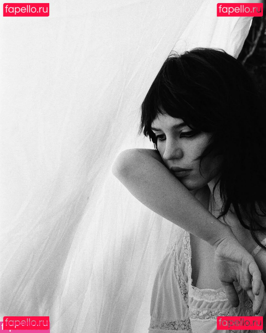 Sophie Thatcher Onlyfans Photo Gallery 