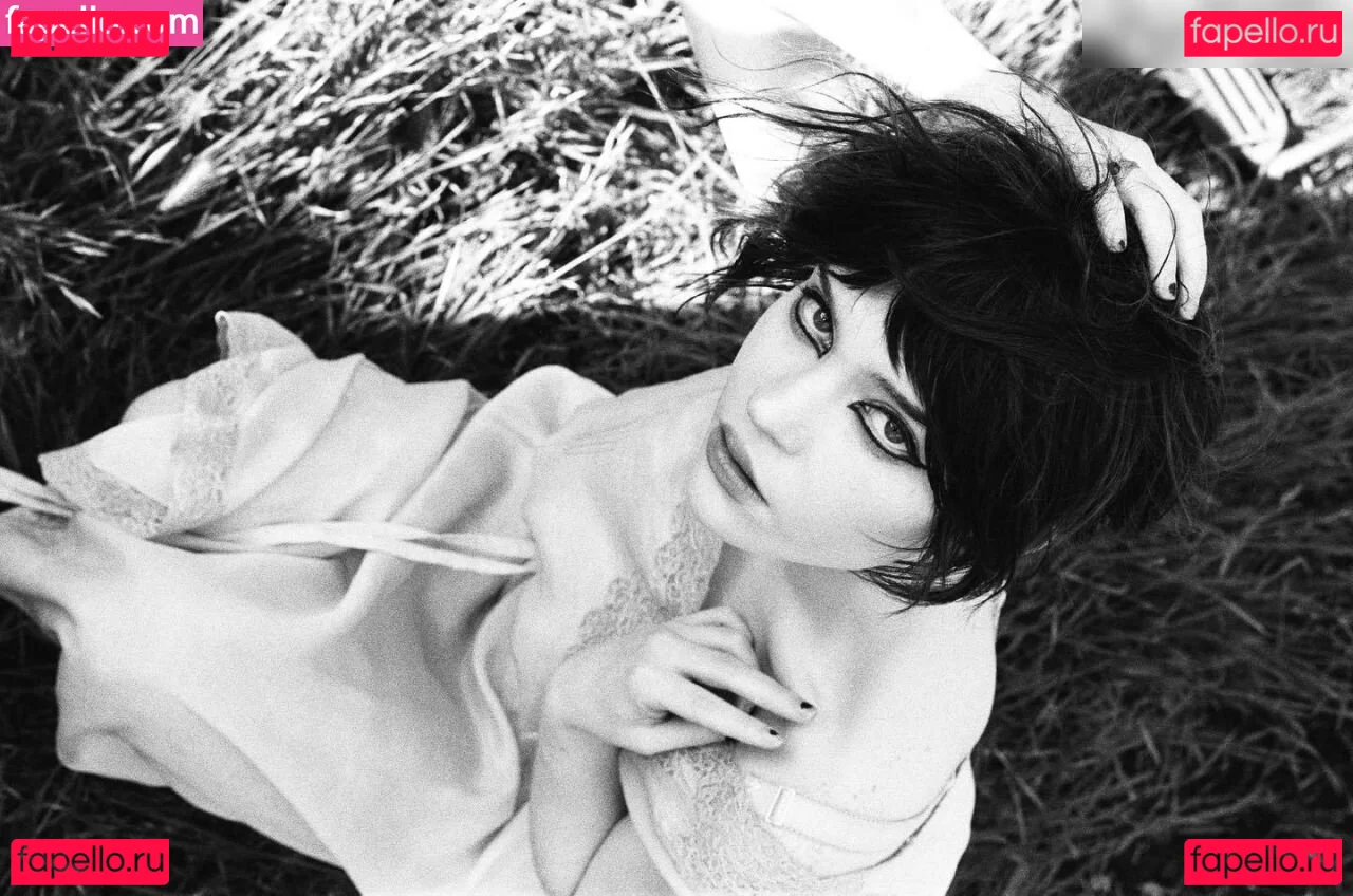 Sophie Thatcher Onlyfans Photo Gallery 