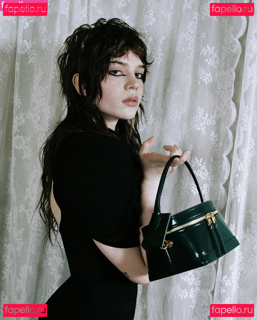 Sophie Thatcher Onlyfans Photo Gallery 