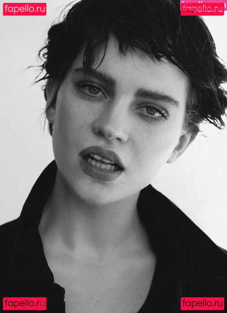 Sophie Thatcher Onlyfans Photo Gallery 