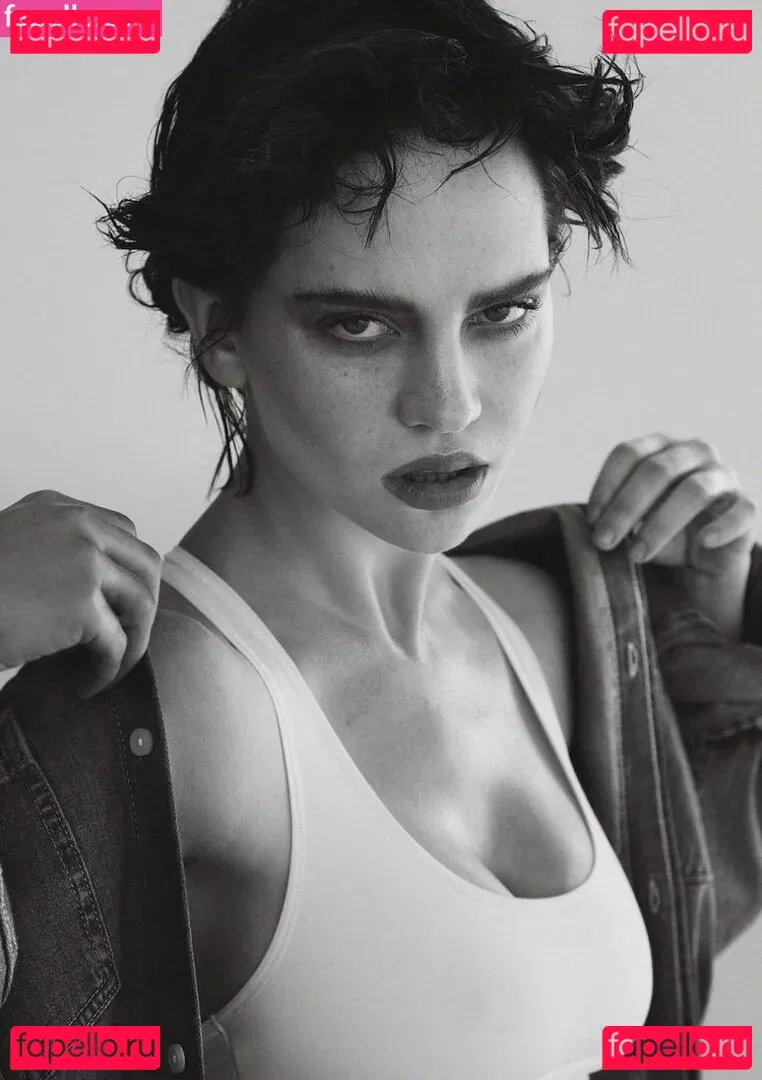 Sophie Thatcher Onlyfans Photo Gallery 