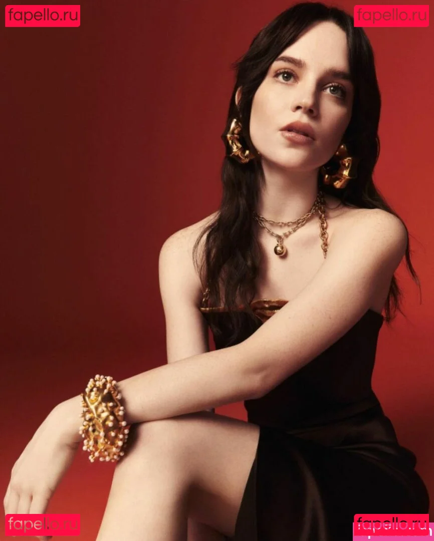 Sophie Thatcher Onlyfans Photo Gallery 