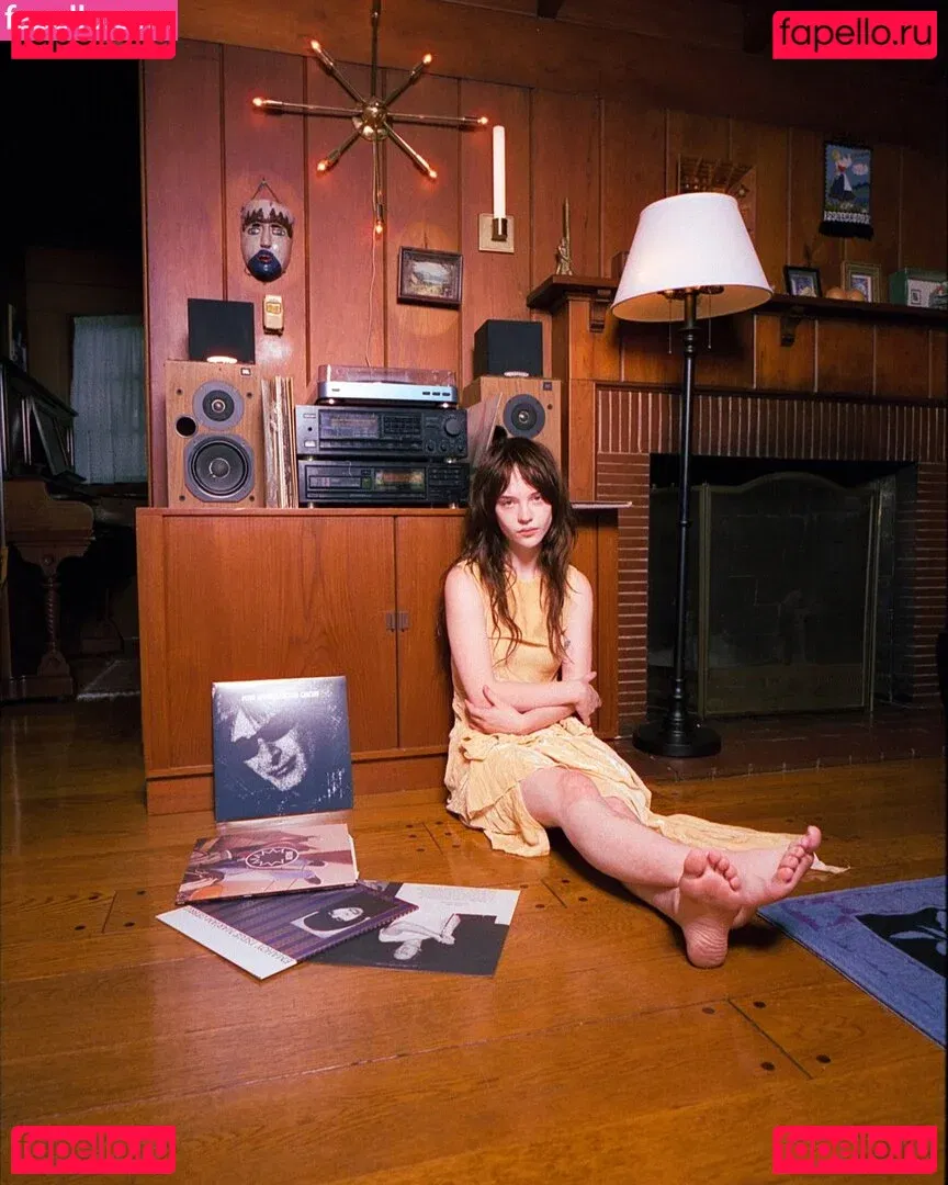 Sophie Thatcher Onlyfans Photo Gallery 