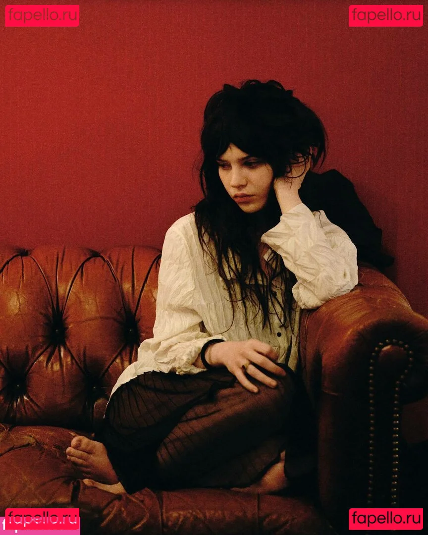 Sophie Thatcher Onlyfans Photo Gallery 