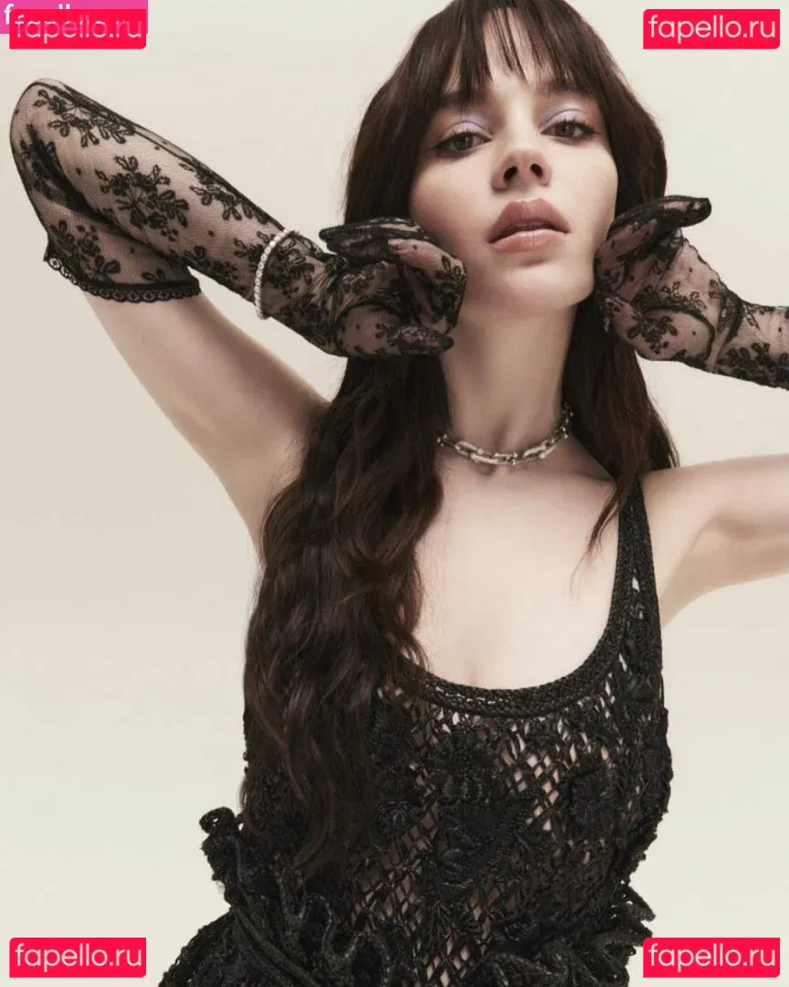 Sophie Thatcher Onlyfans Photo Gallery 