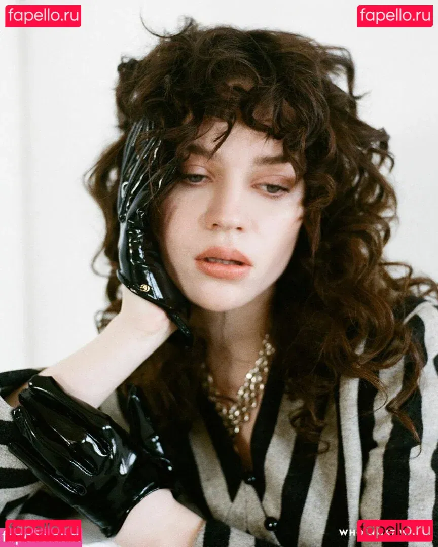 Sophie Thatcher Onlyfans Photo Gallery 