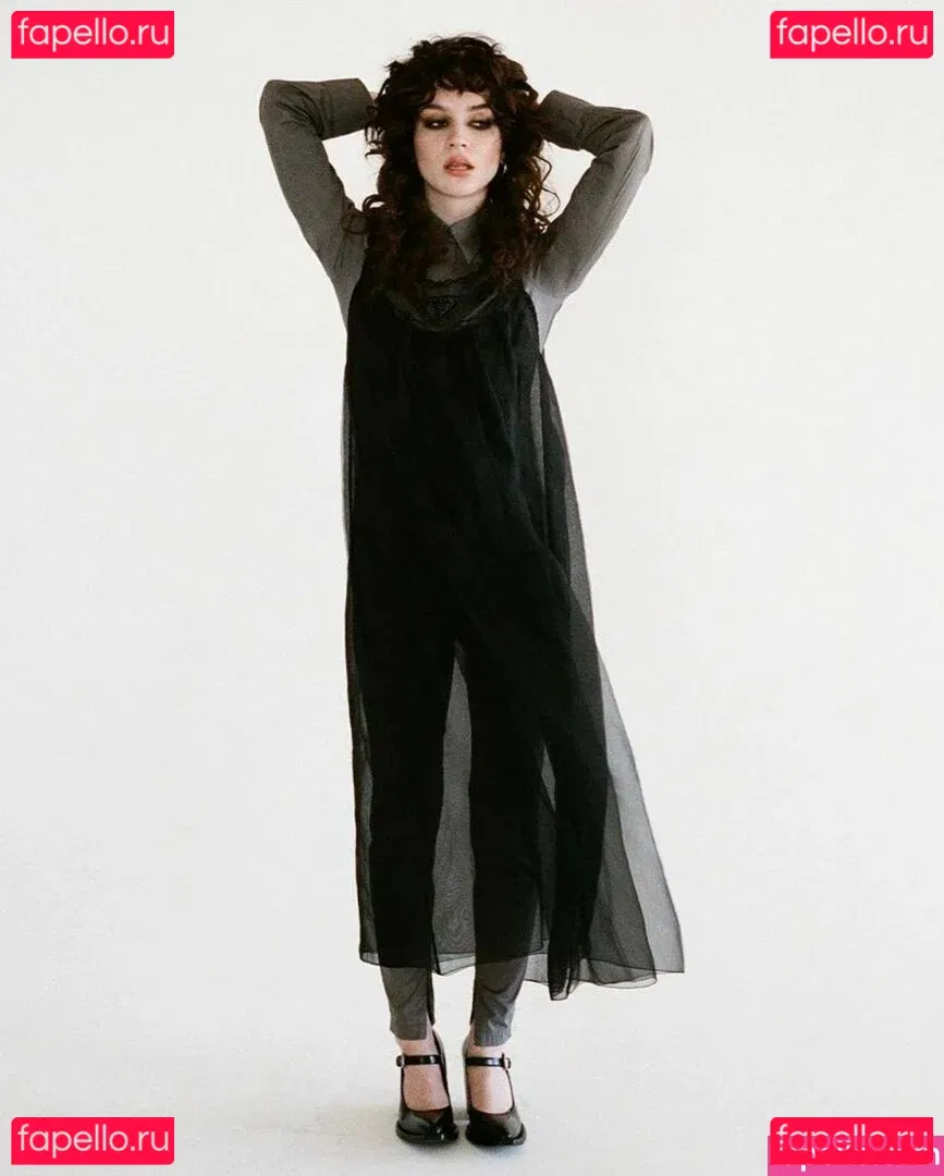 Sophie Thatcher Onlyfans Photo Gallery 