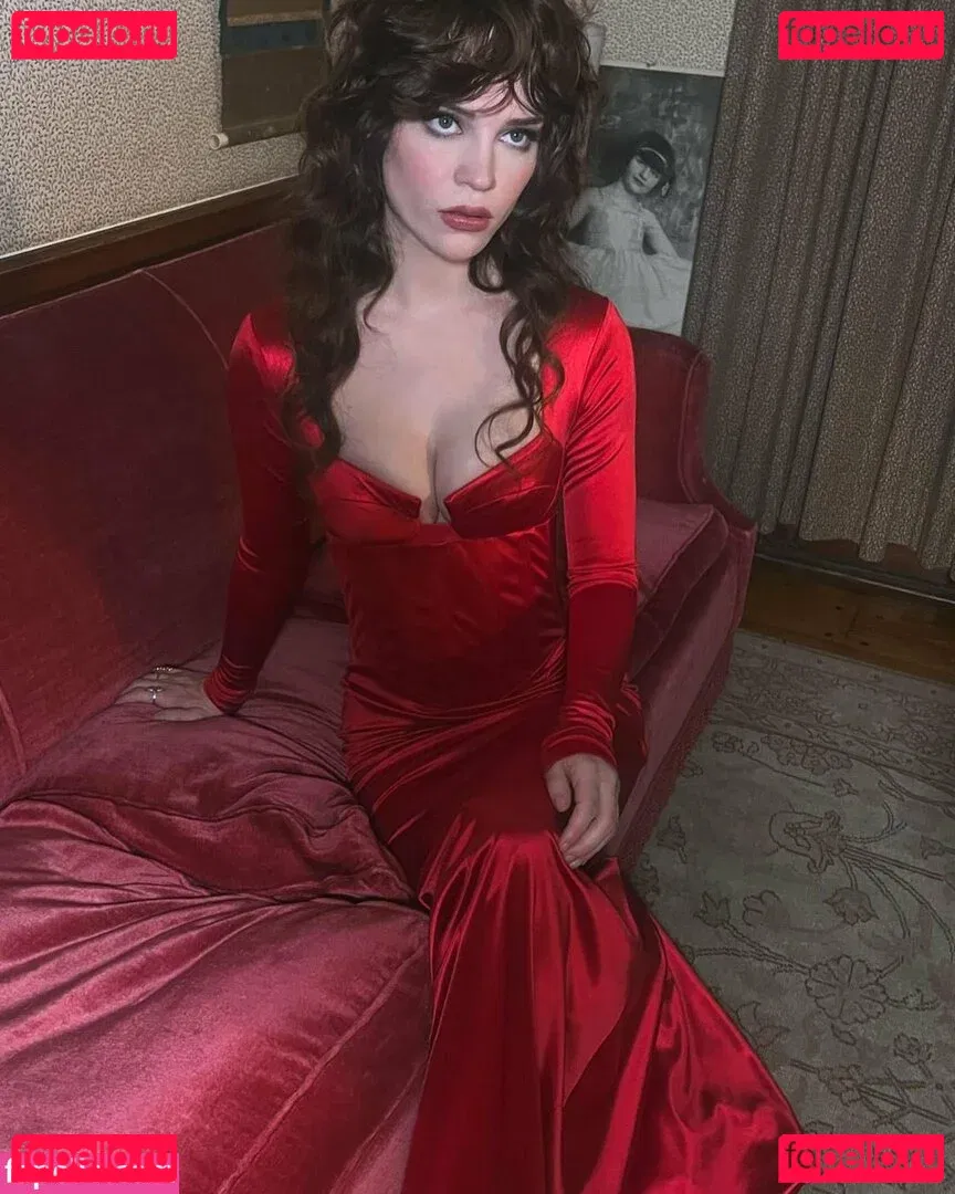 Sophie Thatcher Onlyfans Photo Gallery 