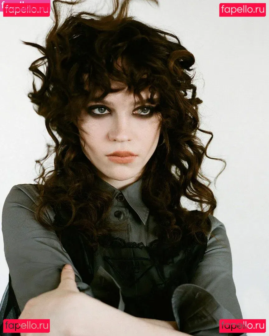 Sophie Thatcher Onlyfans Photo Gallery 