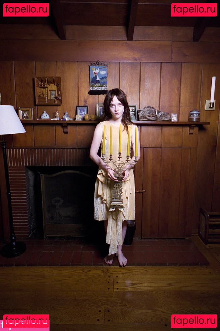 Sophie Thatcher Onlyfans Photo Gallery 