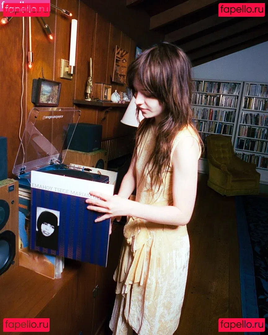 Sophie Thatcher Onlyfans Photo Gallery 