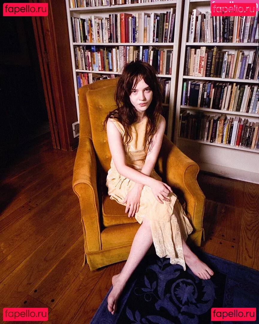 Sophie Thatcher Onlyfans Photo Gallery 