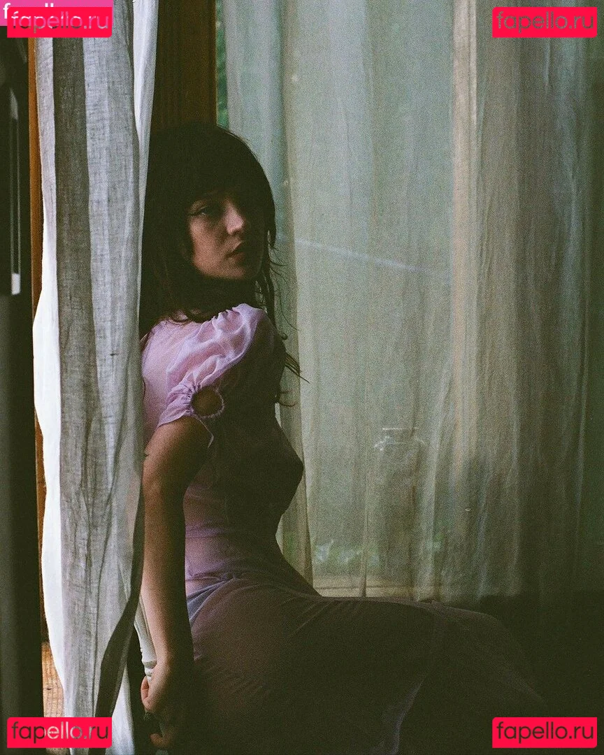 Sophie Thatcher Onlyfans Photo Gallery 