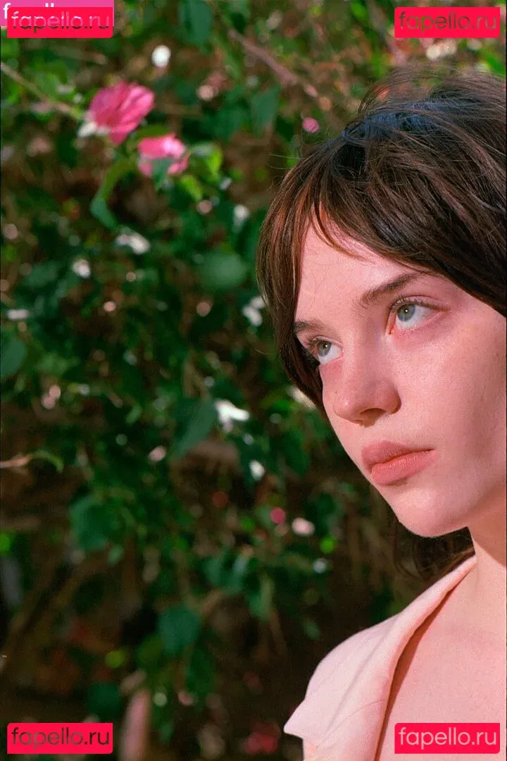 Sophie Thatcher Onlyfans Photo Gallery 