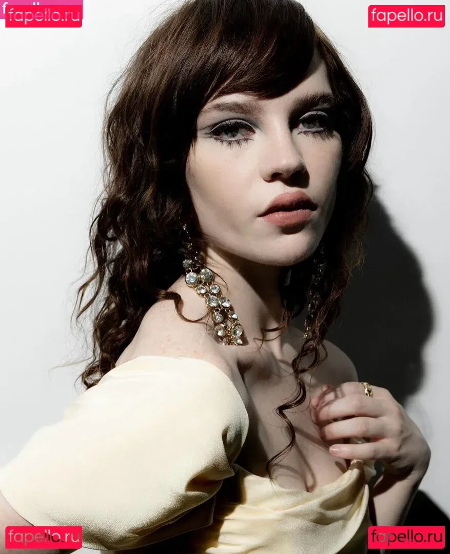 Sophie Thatcher Onlyfans Photo Gallery 