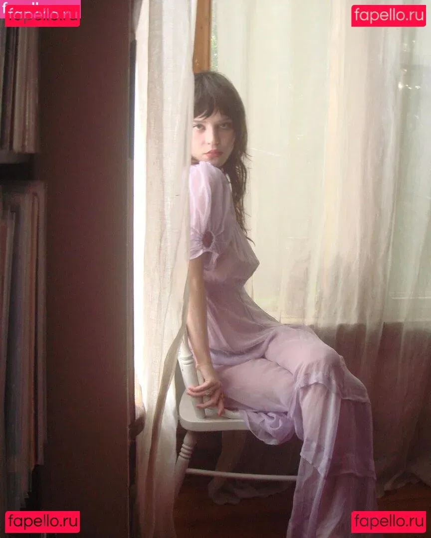 Sophie Thatcher Onlyfans Photo Gallery 