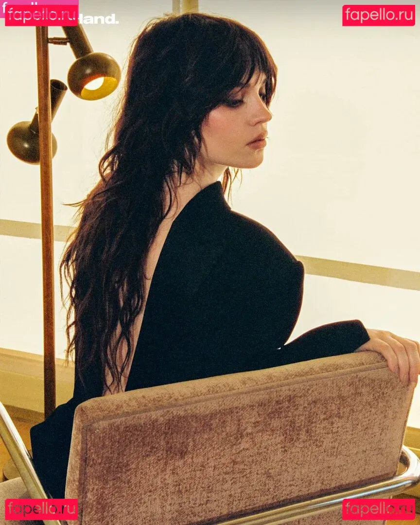 Sophie Thatcher Onlyfans Photo Gallery 