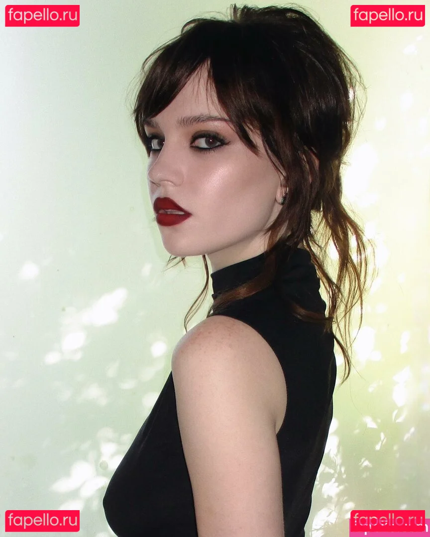 Sophie Thatcher Onlyfans Photo Gallery 