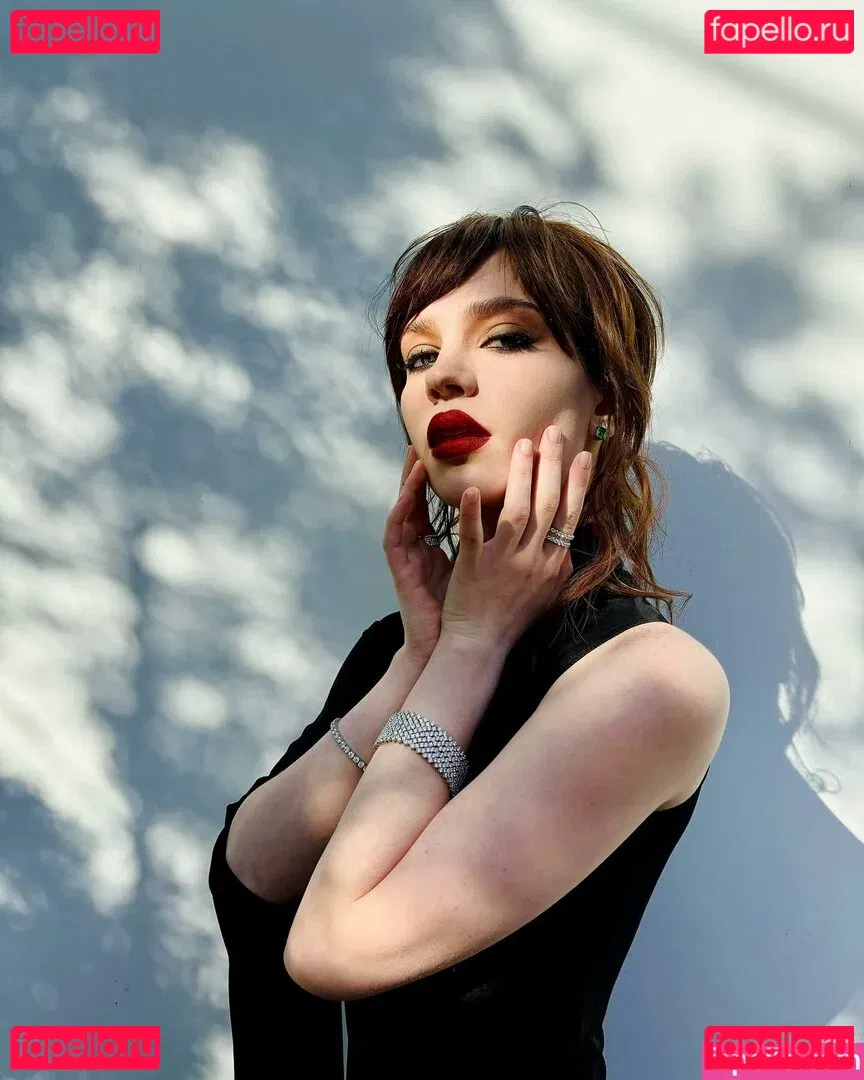 Sophie Thatcher Onlyfans Photo Gallery 