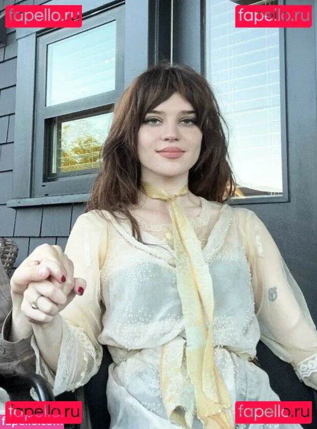 Sophie Thatcher Onlyfans Photo Gallery 