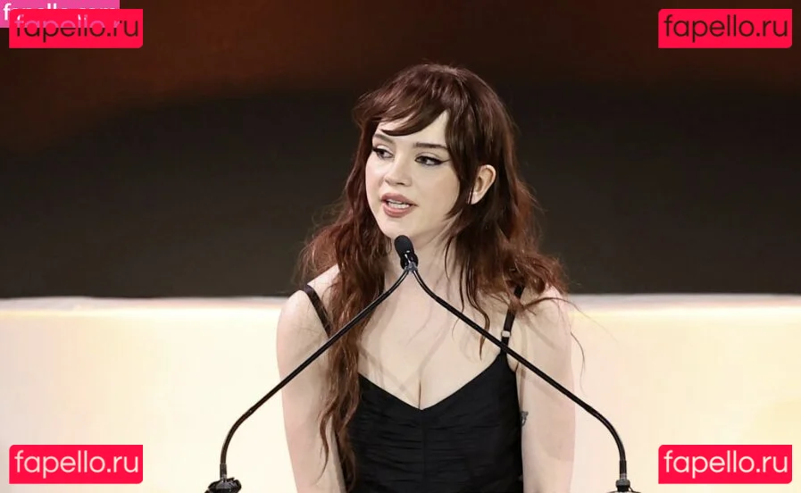 Sophie Thatcher Onlyfans Photo Gallery 