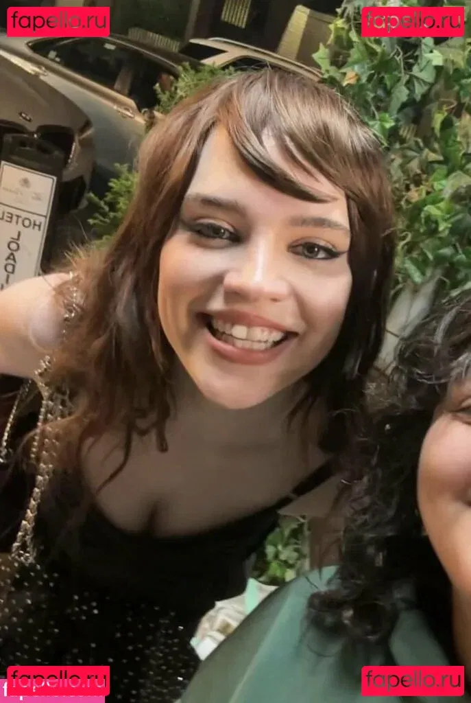 Sophie Thatcher Onlyfans Photo Gallery 