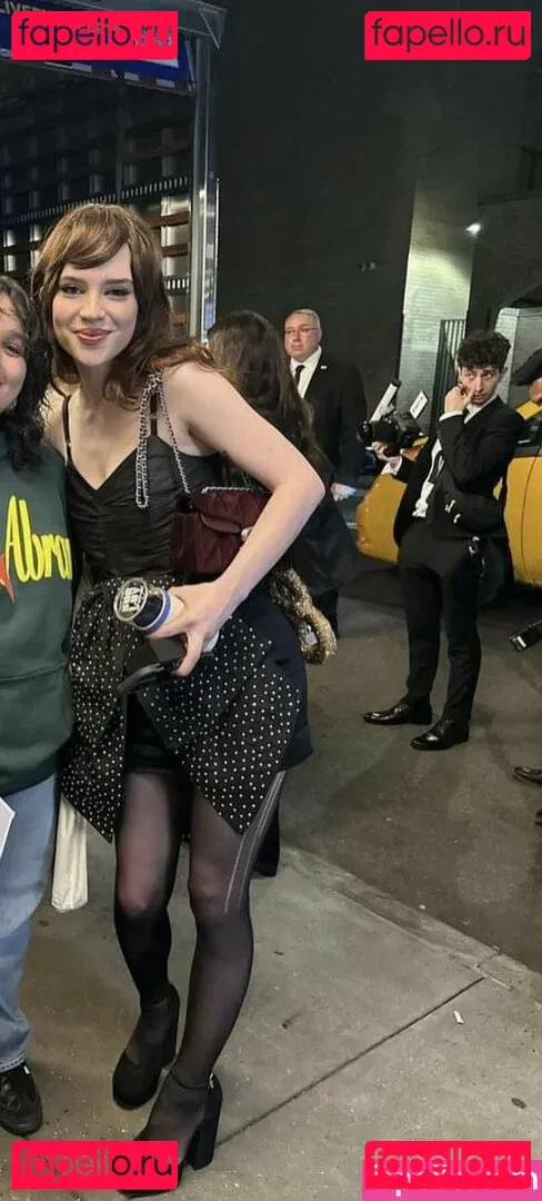 Sophie Thatcher Onlyfans Photo Gallery 