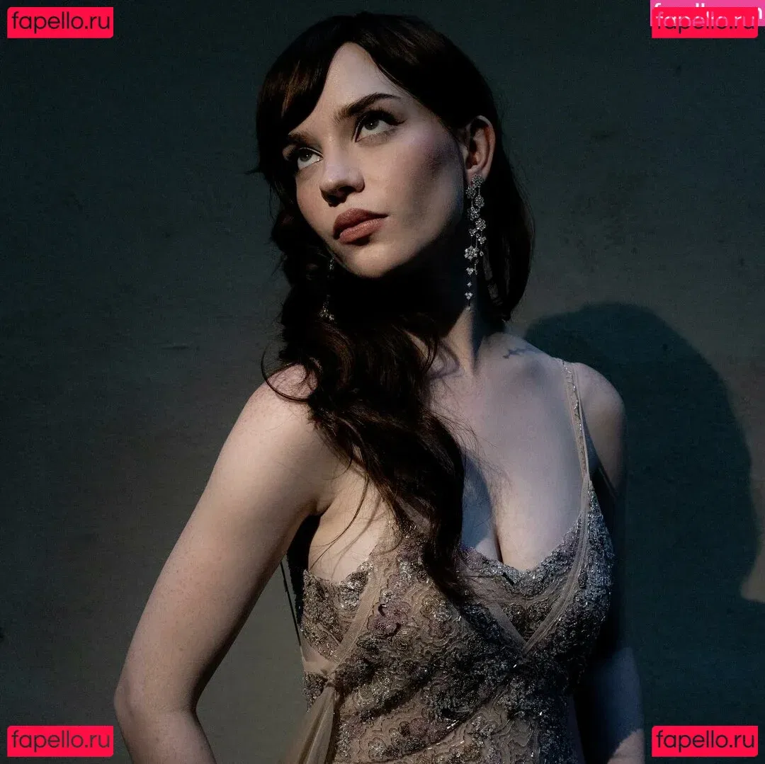 Sophie Thatcher Onlyfans Photo Gallery 