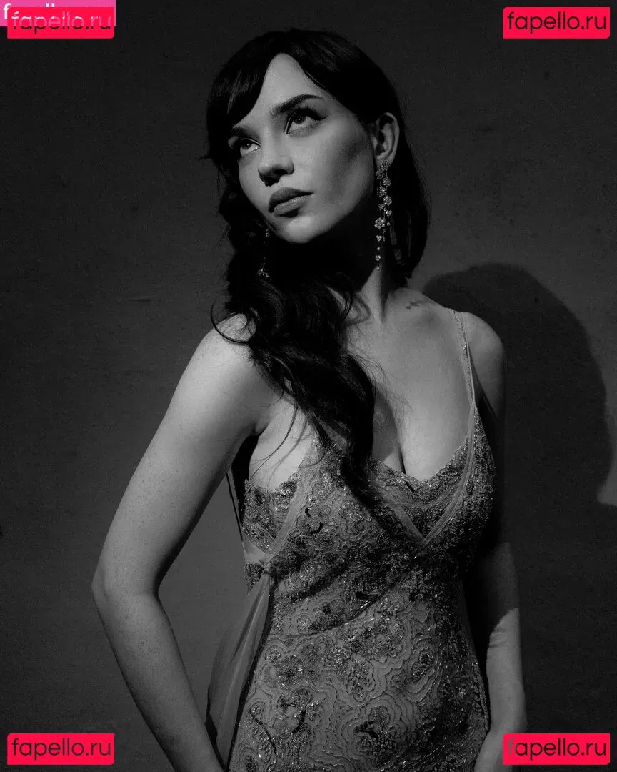 Sophie Thatcher Onlyfans Photo Gallery 