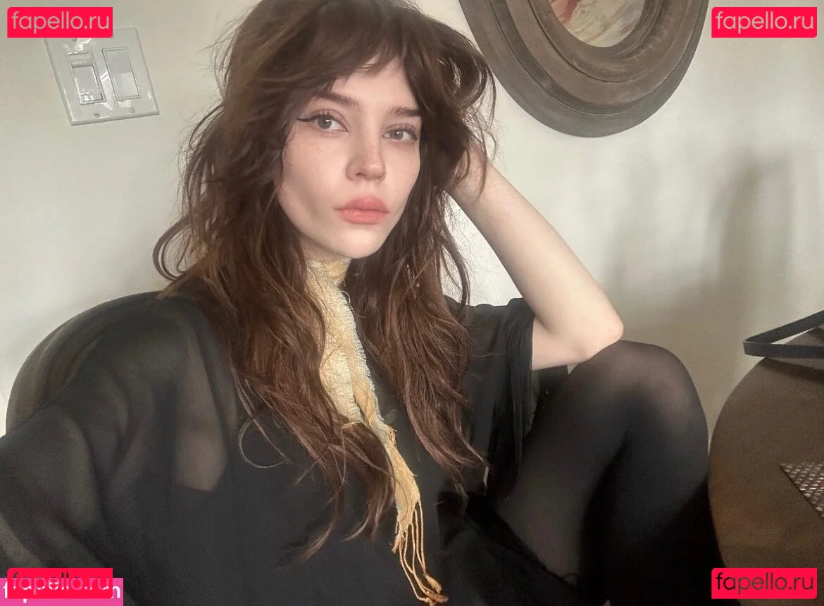 Sophie Thatcher Onlyfans Photo Gallery 