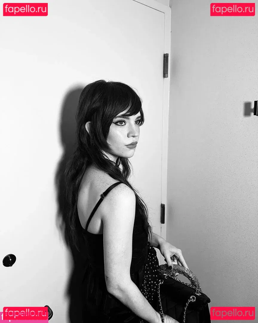 Sophie Thatcher Onlyfans Photo Gallery 