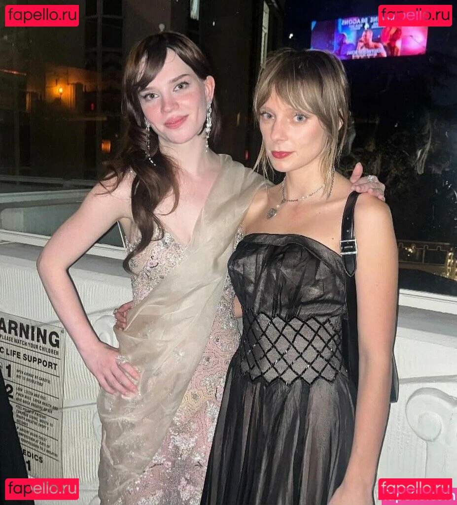 Sophie Thatcher Onlyfans Photo Gallery 