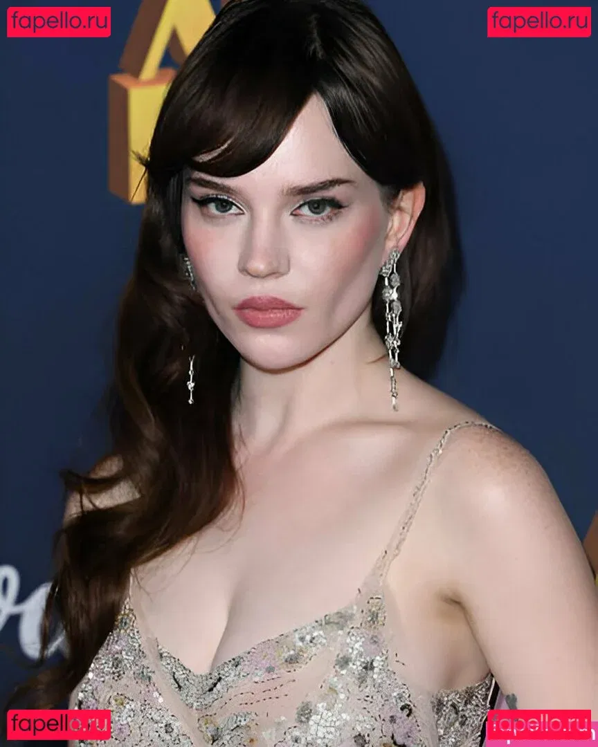 Sophie Thatcher Onlyfans Photo Gallery 