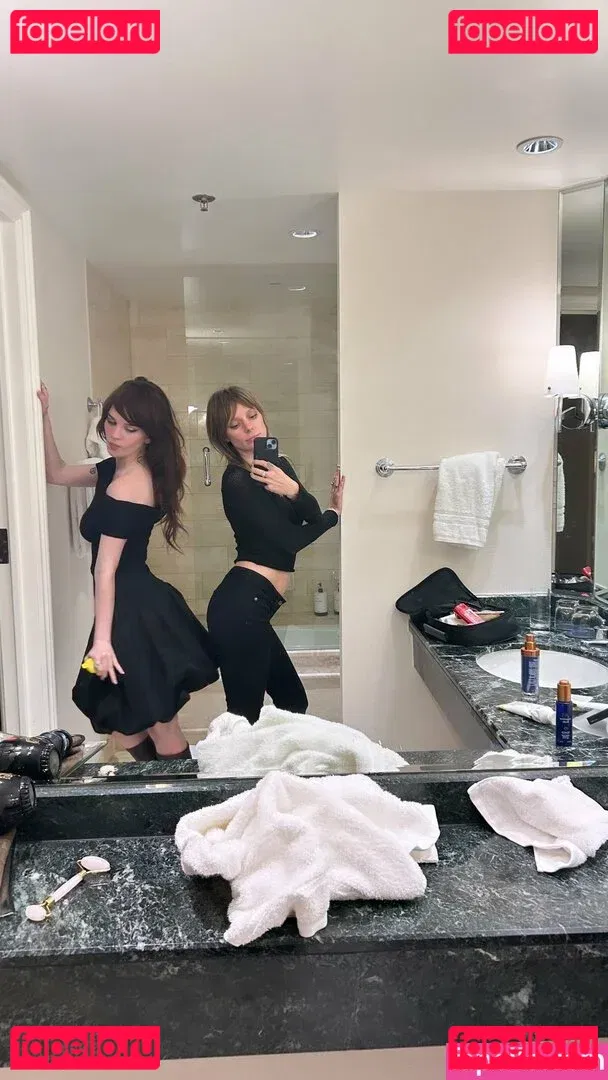 Sophie Thatcher Onlyfans Photo Gallery 