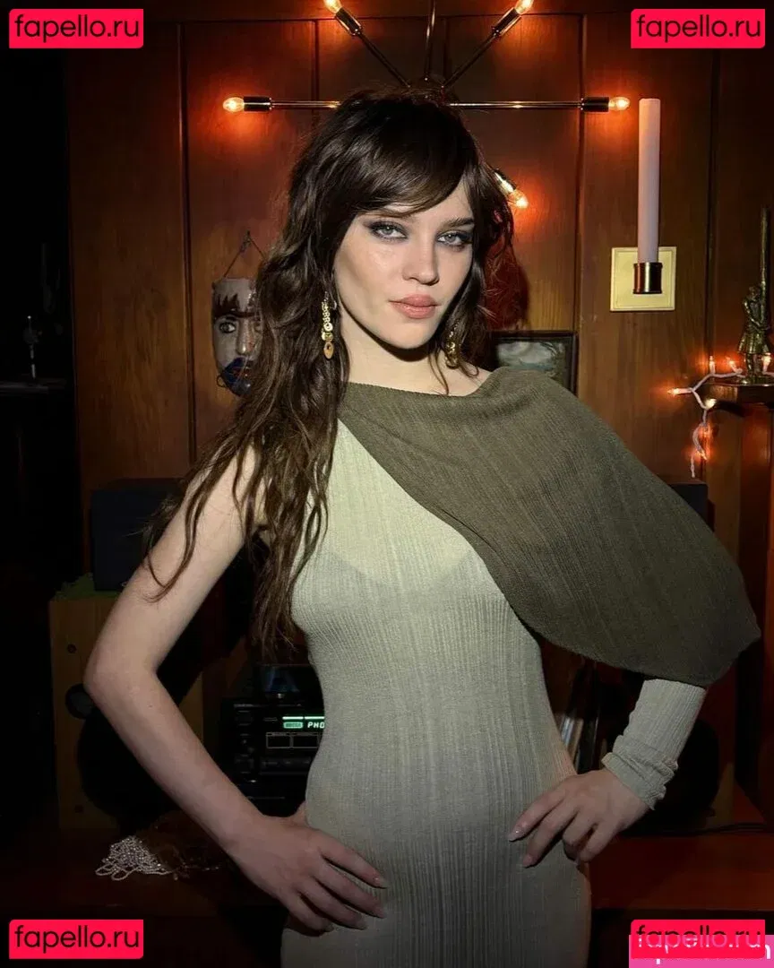 Sophie Thatcher Onlyfans Photo Gallery 